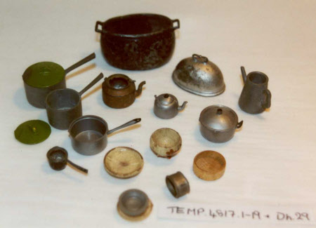 Doll's house kitchenware