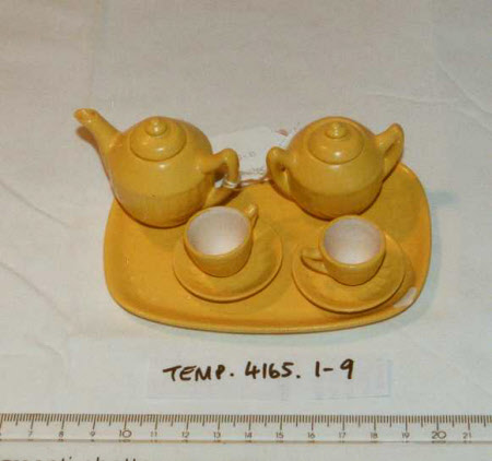 Doll's tea service