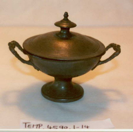 Doll's kitchenware