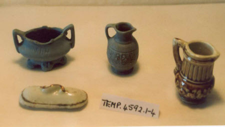 Doll's house kitchenware