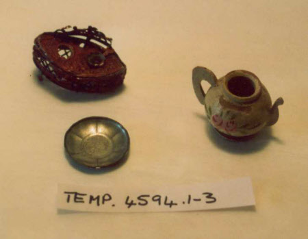 Doll's house kitchenware