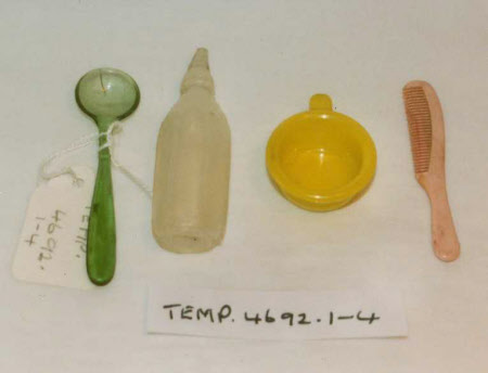 Miscellaneous doll's house items