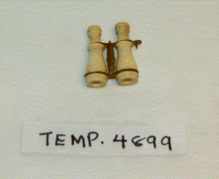 Doll's binoculars