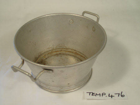 Doll's house wash tub