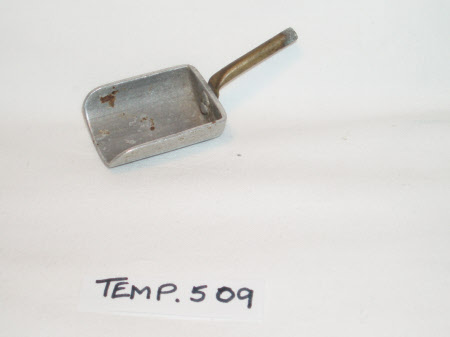 Doll's house flour scoop