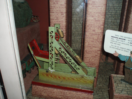 Toy dredging machine