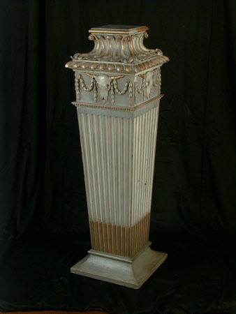 Pedestal stand
