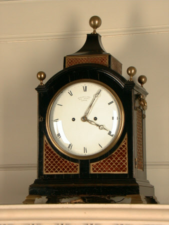 Bracket clock