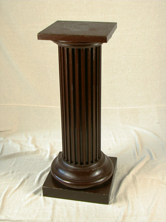 Pedestal stand
