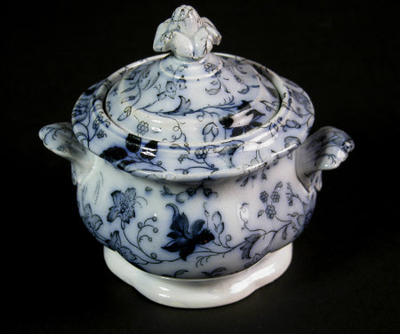 Doll's tea service