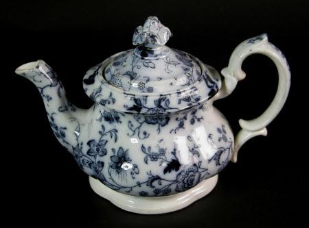 Doll's tea service