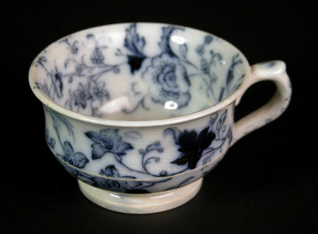 Doll's tea service