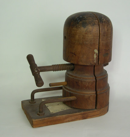Hat stretcher