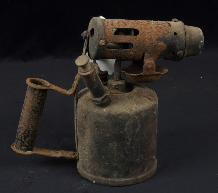 Blow lamp