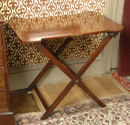 Folding table