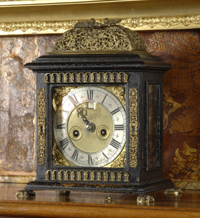Bracket clock