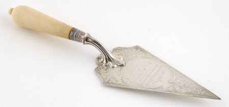 Presentation trowel