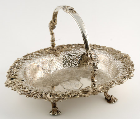 Cake basket