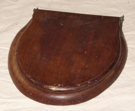 Lavatory seat