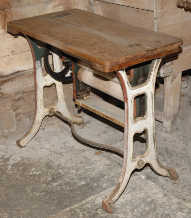 Folding table