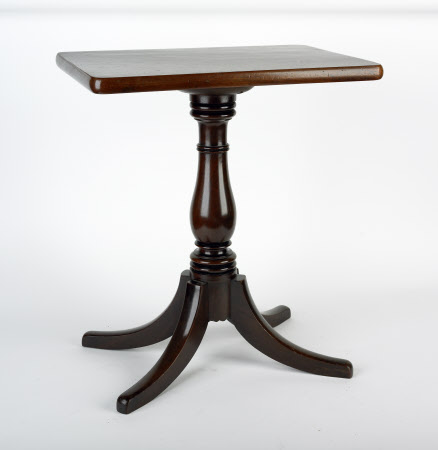 Pedestal table