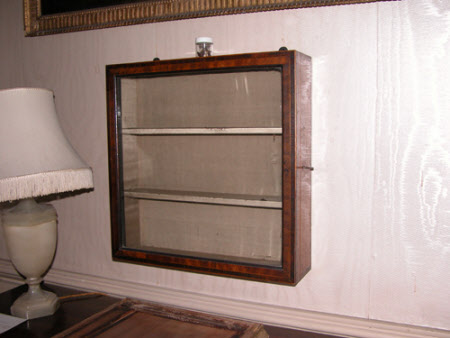 Hanging cabinet