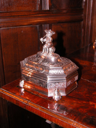 Tobacco box
