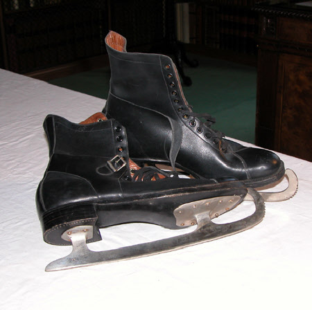 Ice skating boot