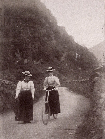 “Bournemouth, Aug 3, 1898” .