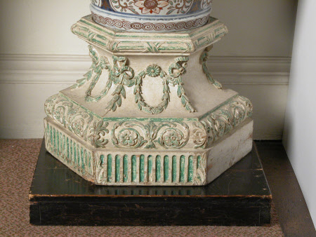 Vase stand