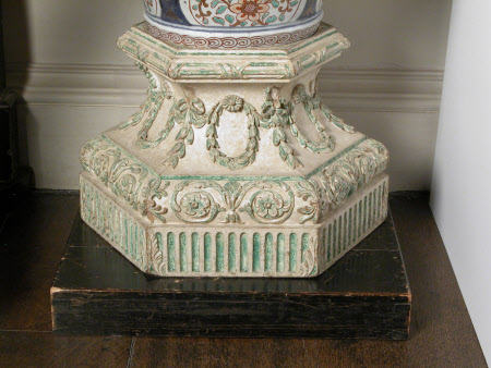 Vase stand