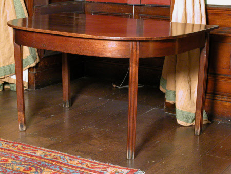 Dining table end