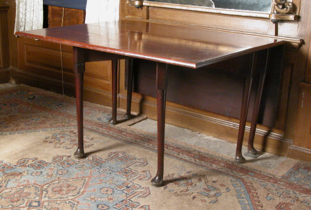 Drop-leaf dining table