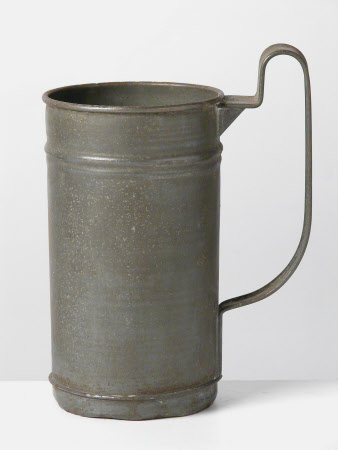 Flour dredger