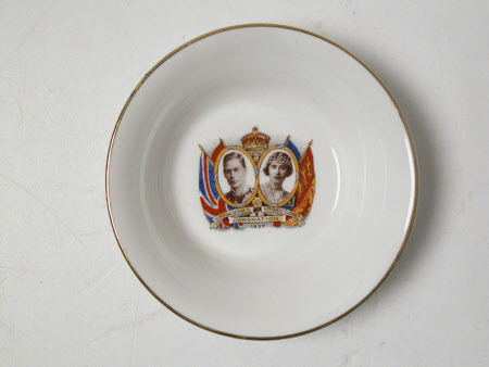 Commemorative dish