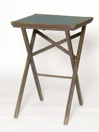 Folding table