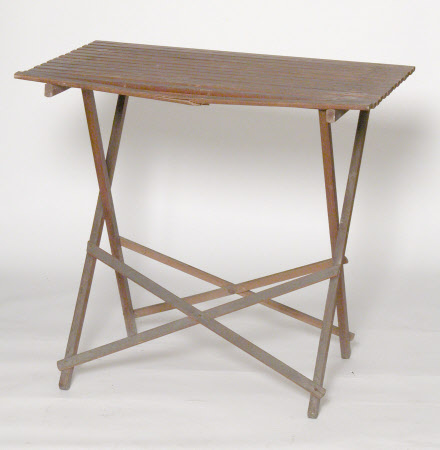 Folding table