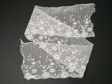Lace fragment