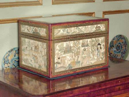 Raised work box