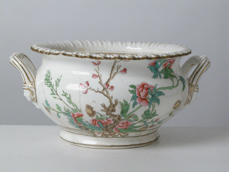 Soup tureen