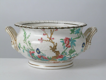 Soup tureen