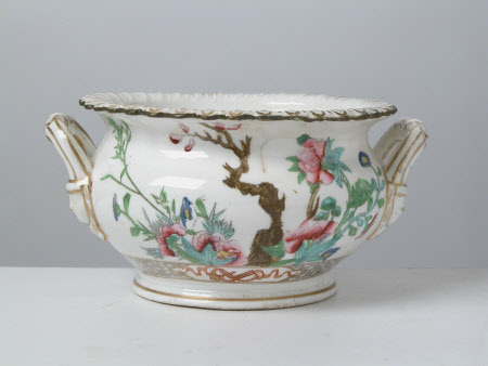 Sauce tureen