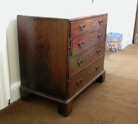 Chest of drawers