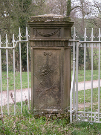 Gate pier