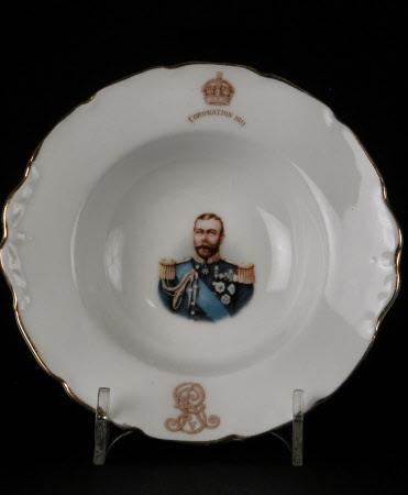 Dish commemorating the coronation on 22 June 1911 of King George V (1865-1936) and Queen Mary ...