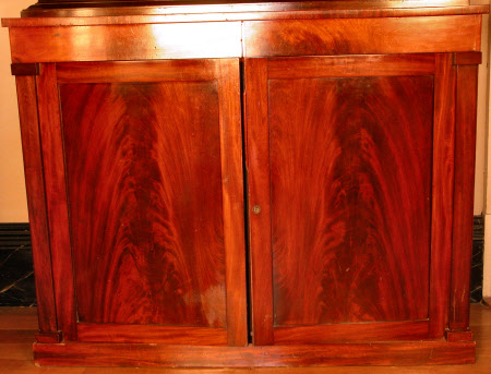 Estate cabinet