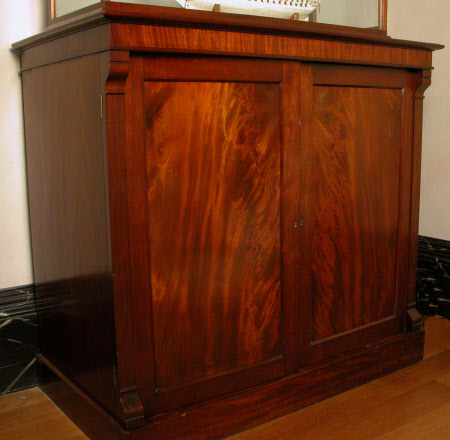 Estate cabinet