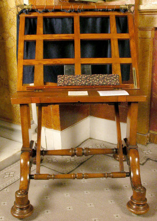 Portfolio stand