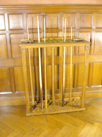 Billiard cue stand
