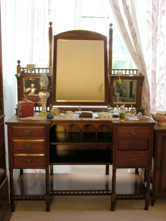 Dressing table